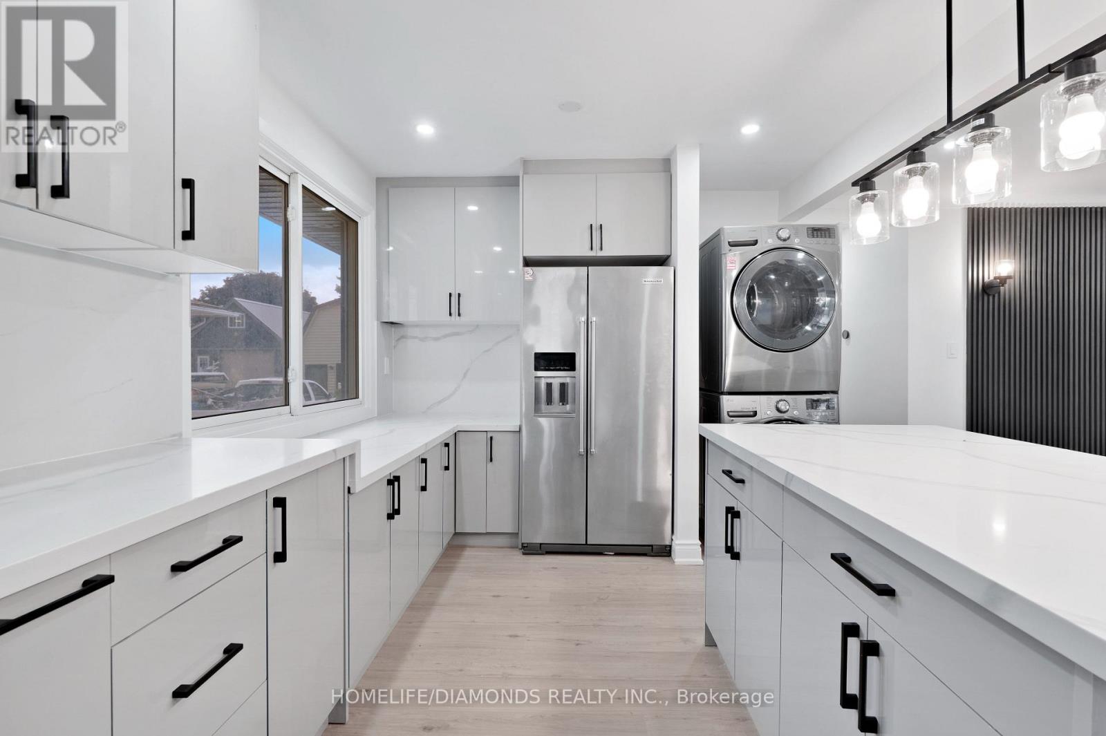 Upper - 210 Mackan Street, Thorold, Ontario  L2V 1G7 - Photo 10 - X12713210