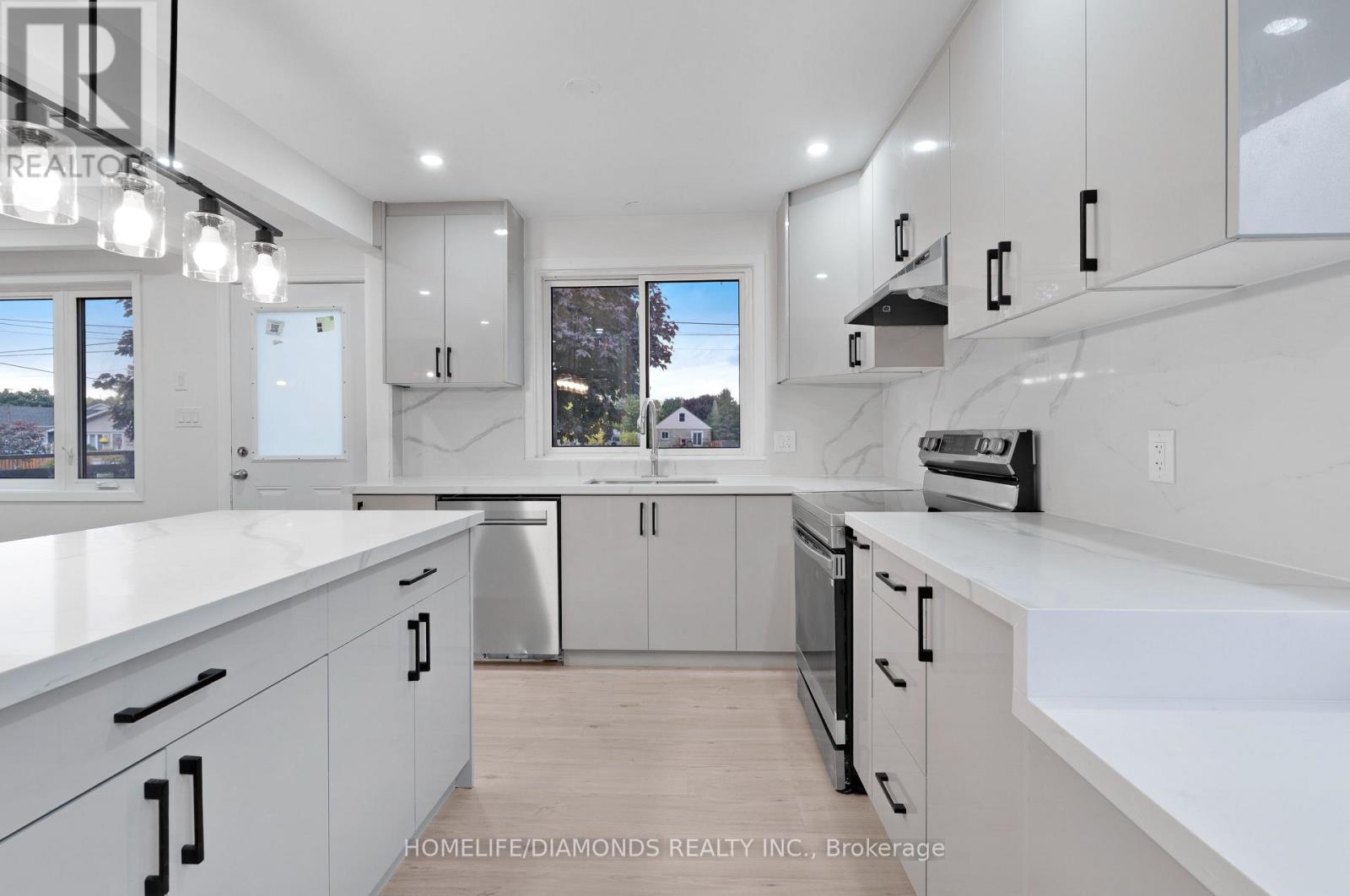 Upper - 210 Mackan Street, Thorold, Ontario  L2V 1G7 - Photo 11 - X12713210