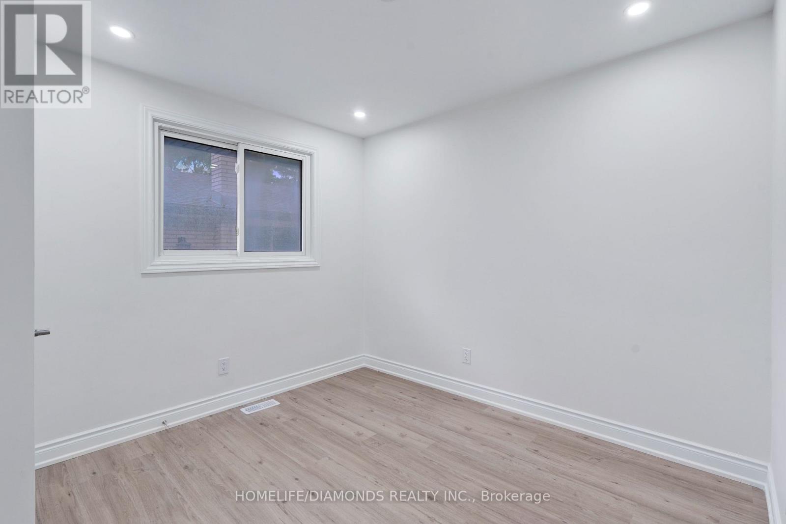 Upper - 210 Mackan Street, Thorold, Ontario  L2V 1G7 - Photo 16 - X12713210