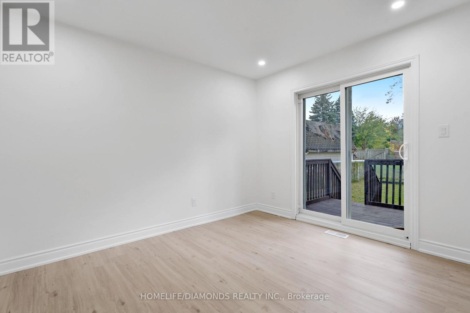 Upper - 210 Mackan Street, Thorold, Ontario  L2V 1G7 - Photo 18 - X12713210