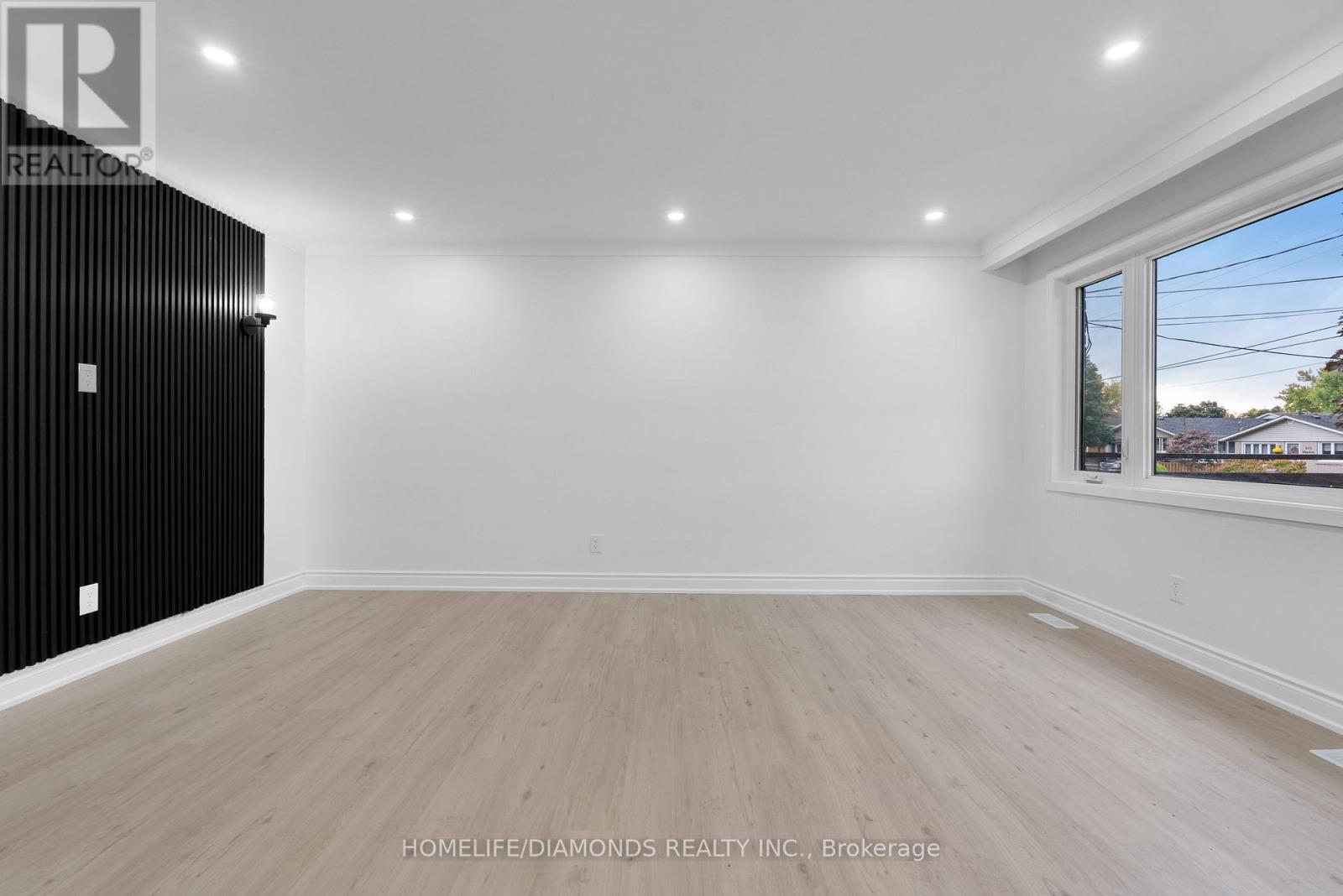 Upper - 210 Mackan Street, Thorold, Ontario  L2V 1G7 - Photo 3 - X12713210