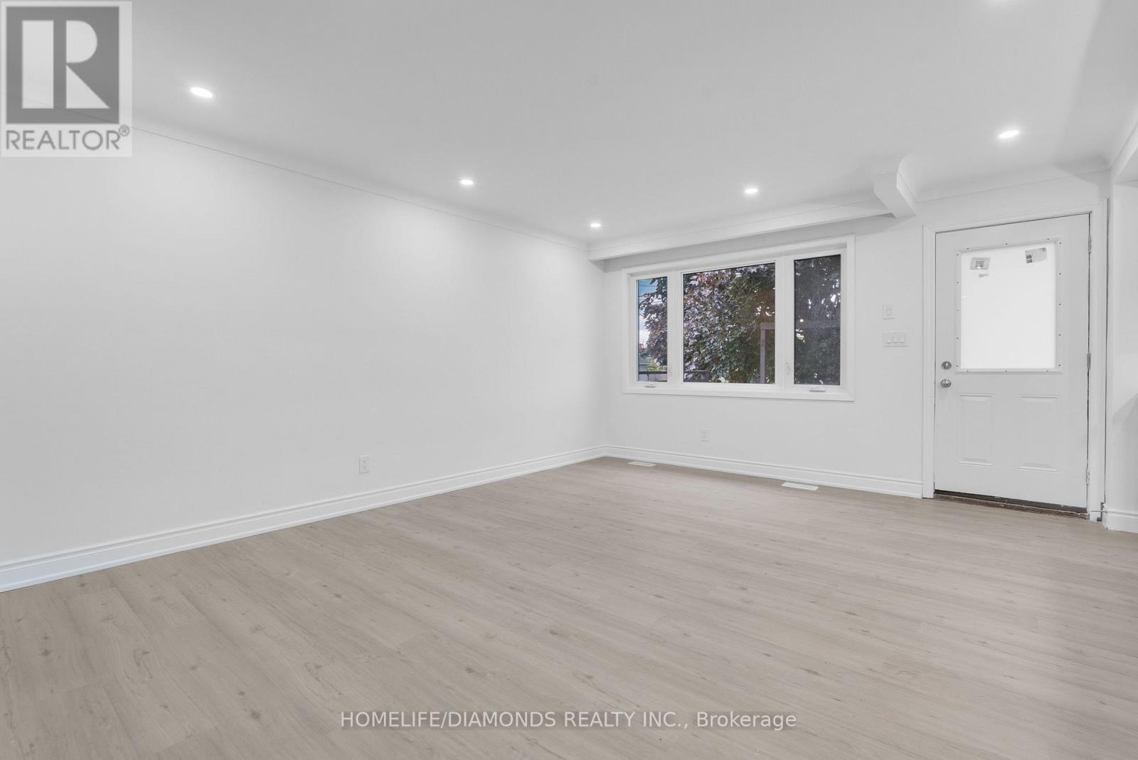 Upper - 210 Mackan Street, Thorold, Ontario  L2V 1G7 - Photo 4 - X12713210