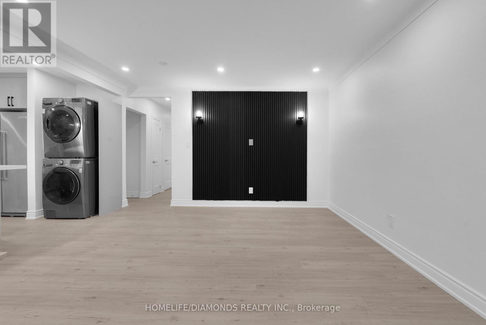 Upper - 210 Mackan Street, Thorold, Ontario  L2V 1G7 - Photo 5 - X12713210