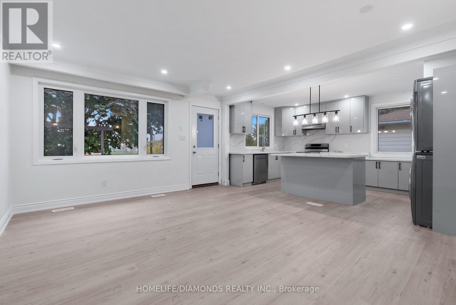 Upper - 210 Mackan Street, Thorold, Ontario  L2V 1G7 - Photo 6 - X12713210