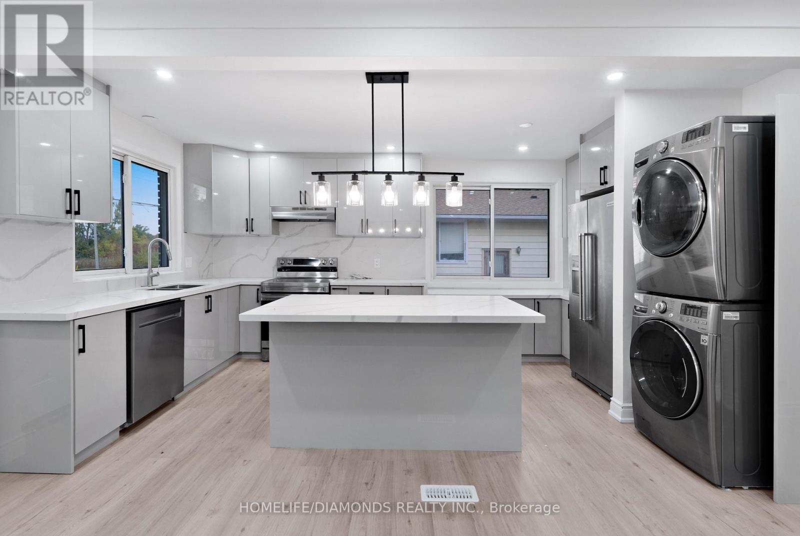 Upper - 210 Mackan Street, Thorold, Ontario  L2V 1G7 - Photo 7 - X12713210