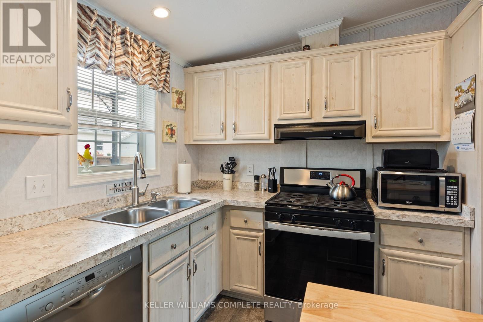 22 Copper Beech Drive, Haldimand, Ontario  N0A 1L0 - Photo 9 - X12713250