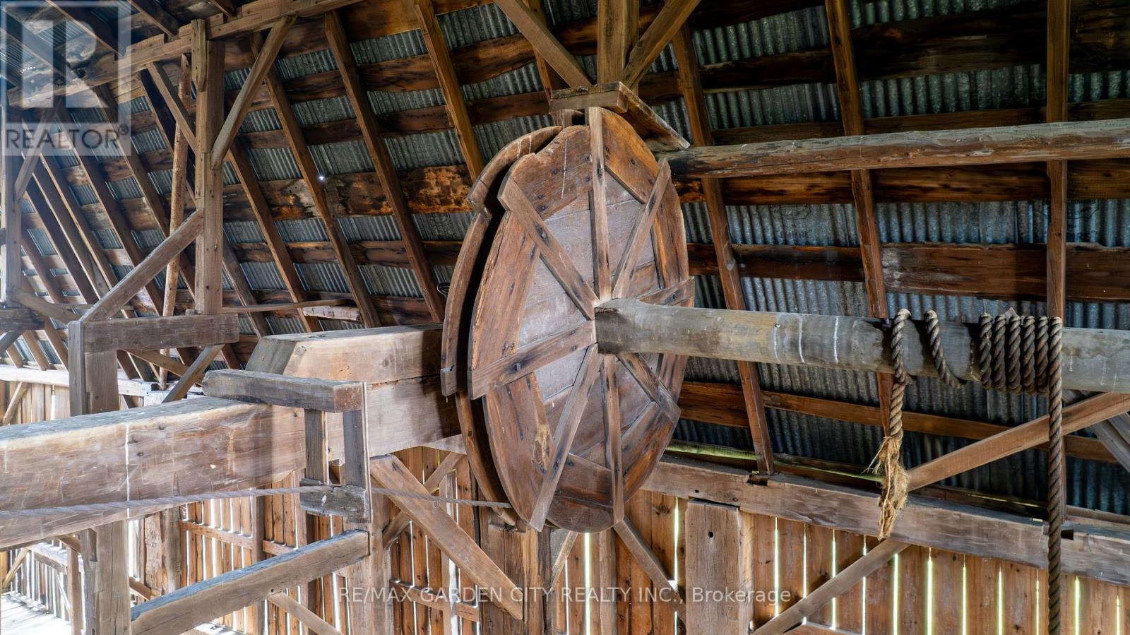 2432 Seburn Road, Thorold, Ontario  L0S 1E6 - Photo 42 - X12458445