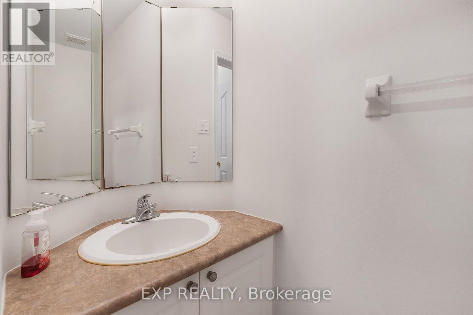 44 Tobermory Crescent, Ottawa, Ontario  K2K 3M4 - Photo 8 - X12713492