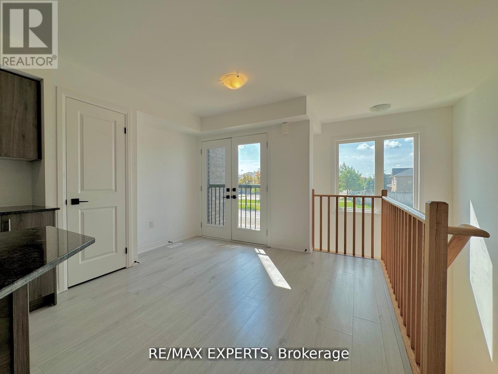 67 Fairlane Avenue, Barrie (Painswick South), Ontario  L9J 0N1 - Photo 5 - S12713238