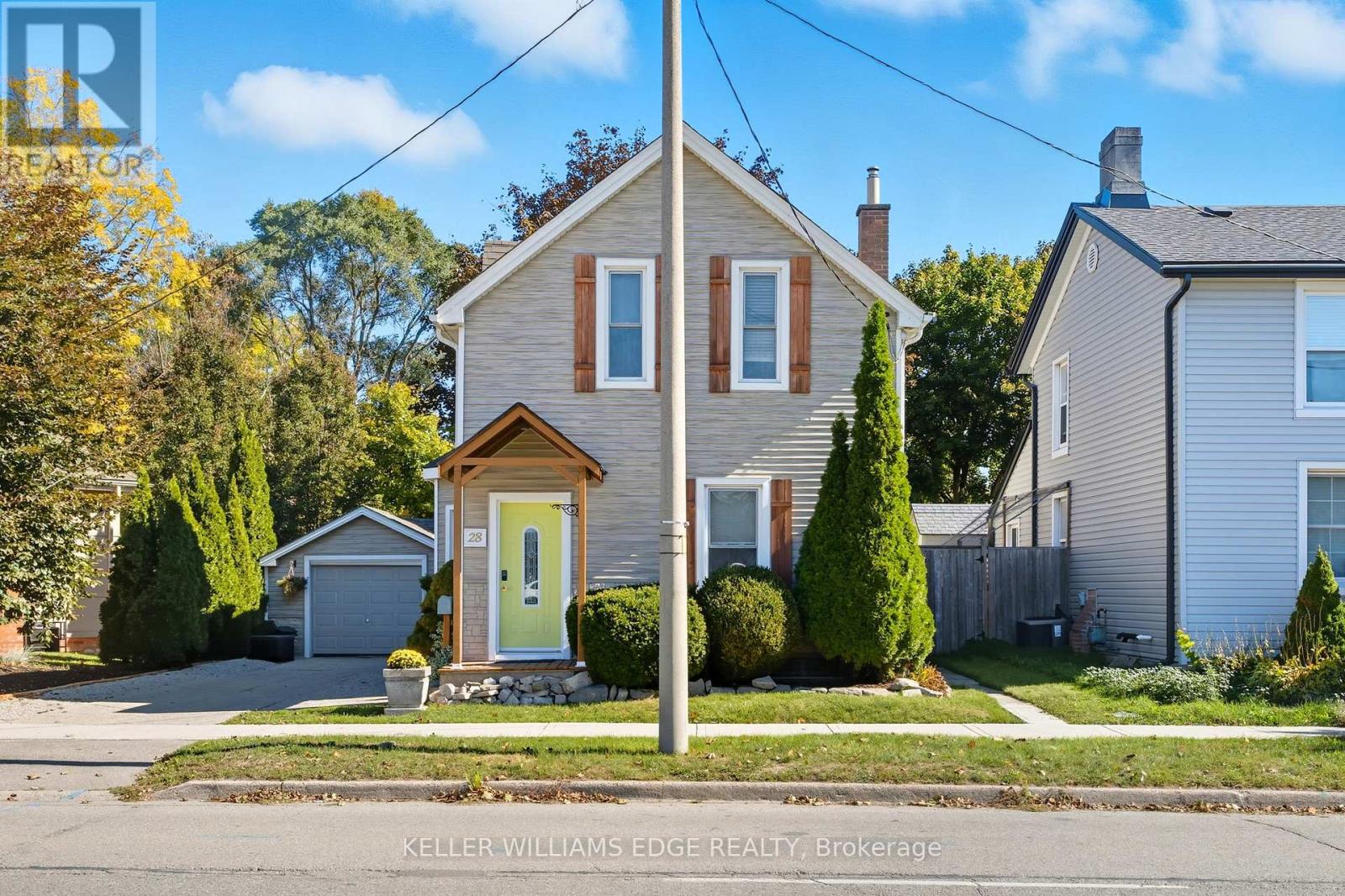 28 Mount Pleasant Street, Brantford, Ontario  N3T 1S6 - Photo 2 - X12473309