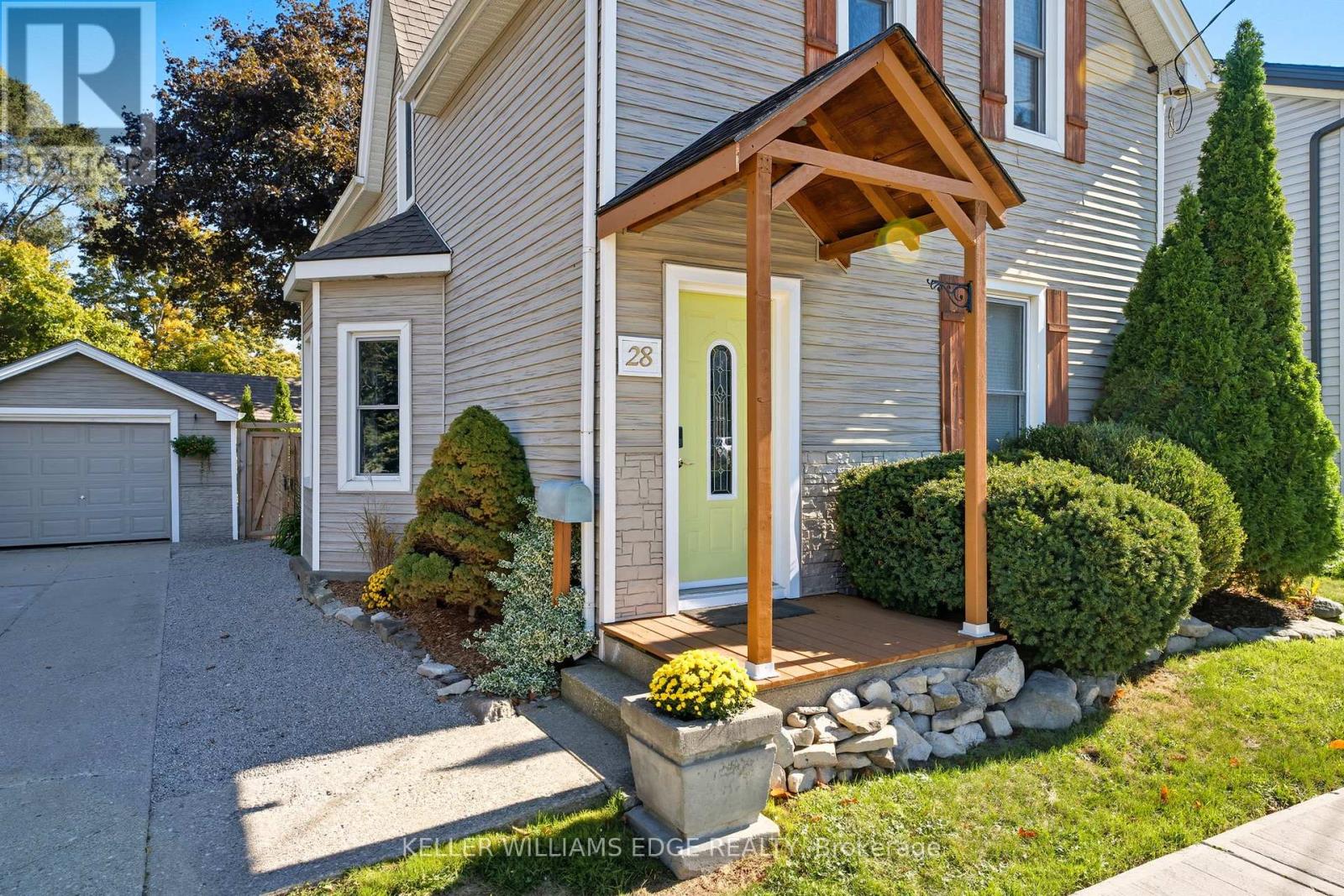 28 Mount Pleasant Street, Brantford, Ontario  N3T 1S6 - Photo 3 - X12473309