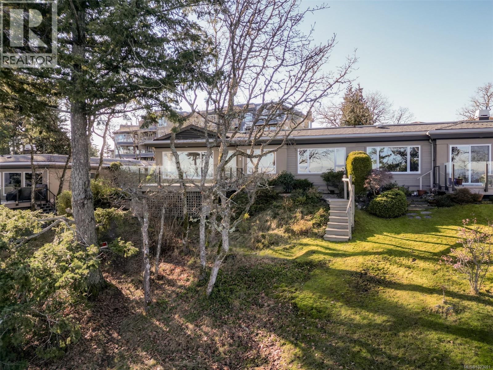 9 942 Boulderwood Rise, Saanich, British Columbia