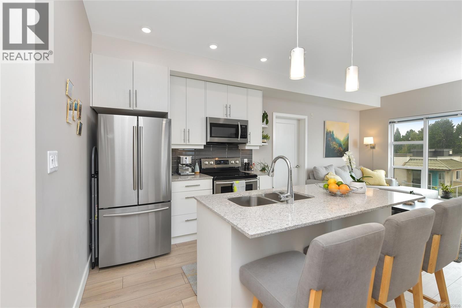 406 1020 Inverness Rd, Saanich, British Columbia V8X 0B1 - Photo 4 - 1022830