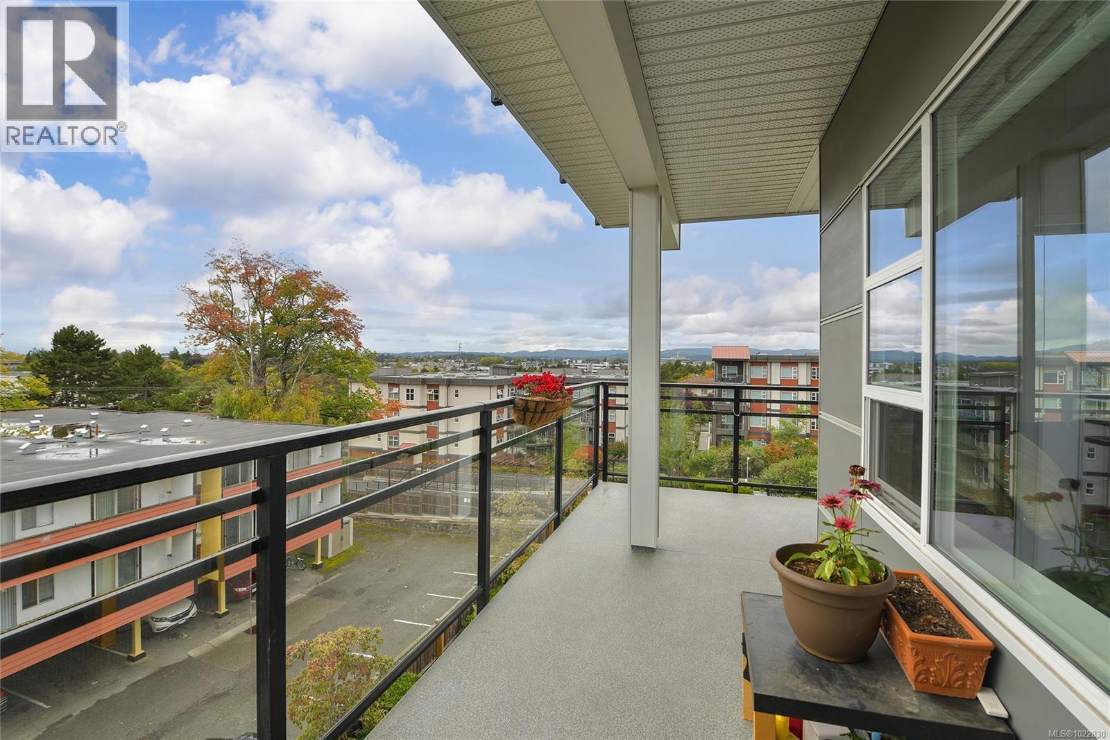 406 1020 Inverness Rd, Saanich, British Columbia V8X 0B1 - Photo 10 - 1022830