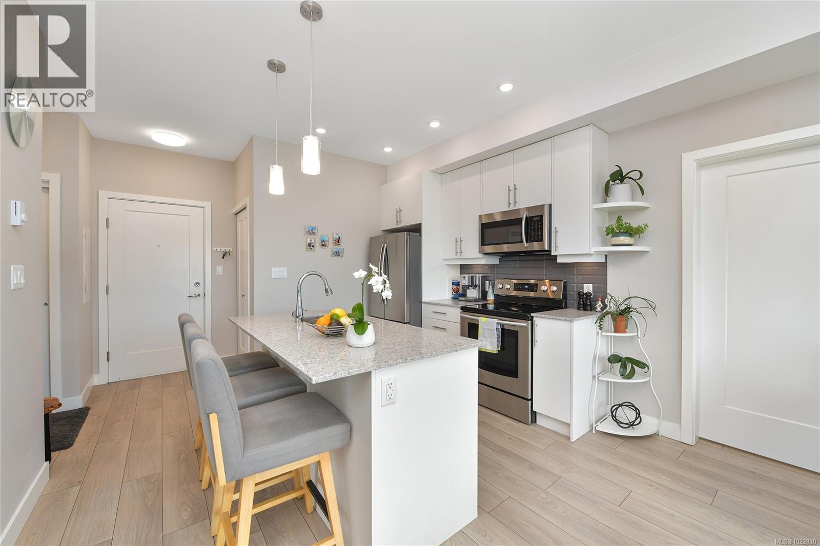 406 1020 Inverness Rd, Saanich, British Columbia V8X 0B1 - Photo 6 - 1022830