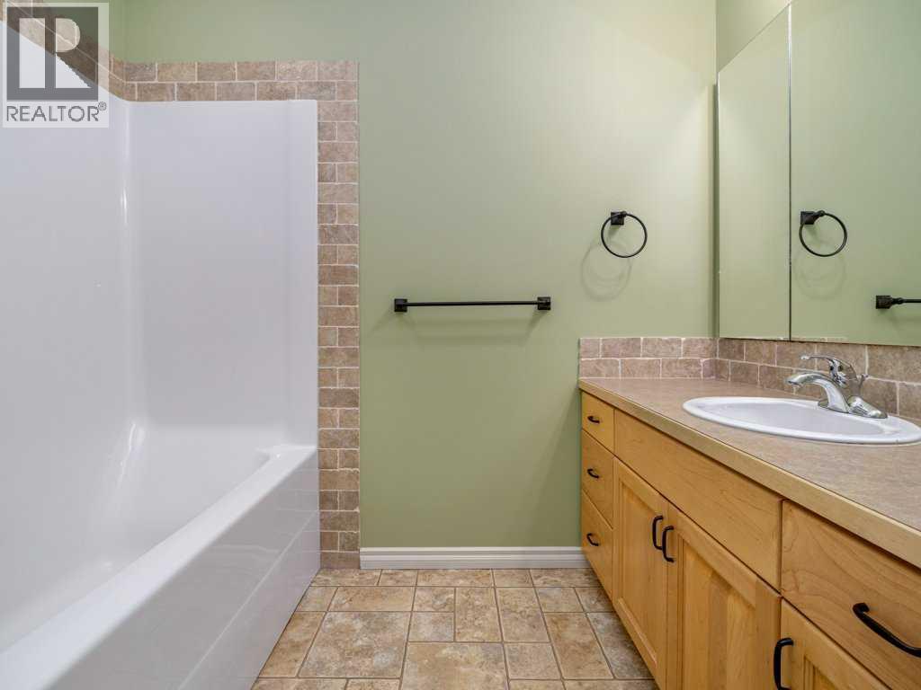 21 Fairmont Park Landing S, Lethbridge, Alberta  T1K 7L1 - Photo 49 - A2275687