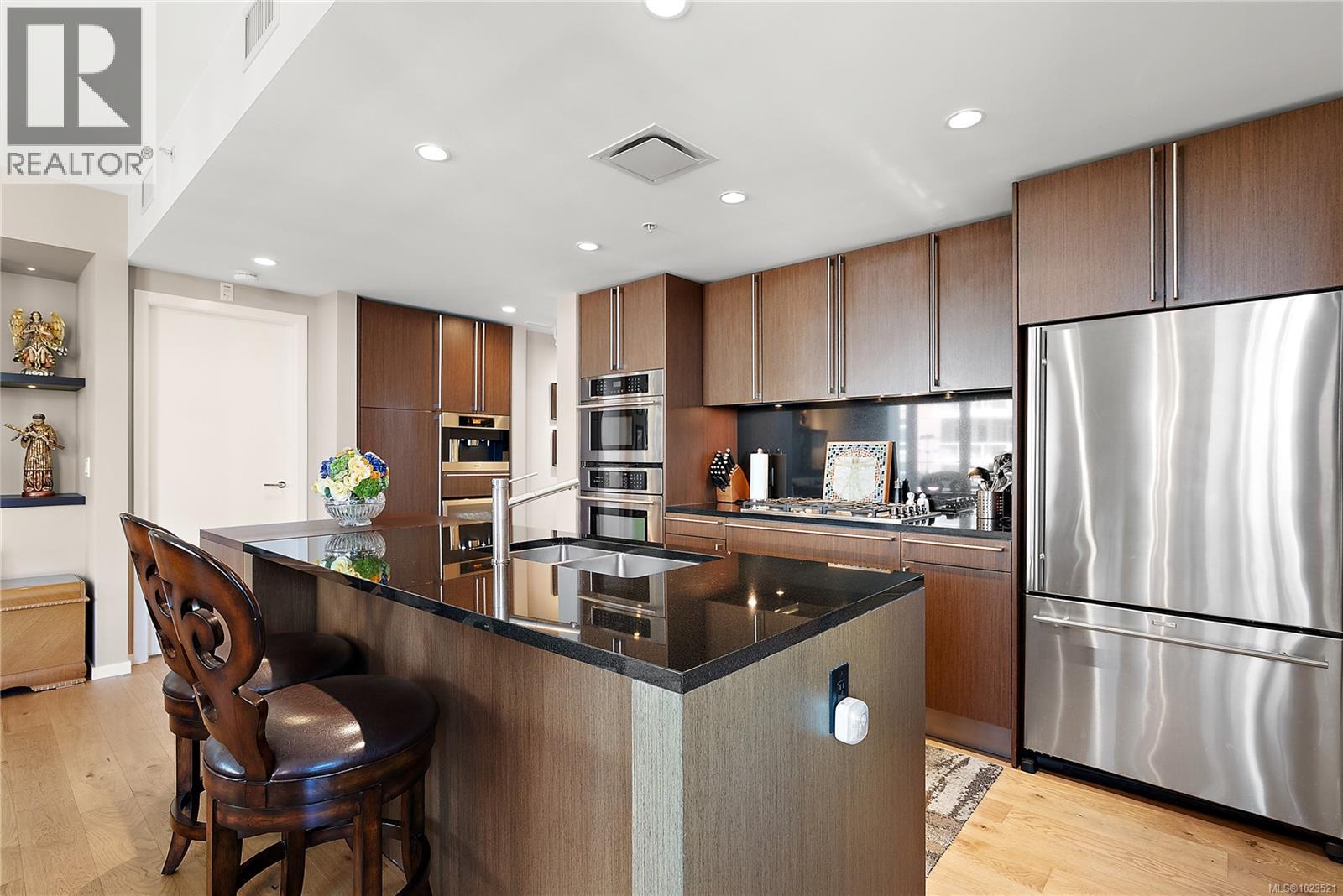 205 100 Saghalie Rd, Victoria, British Columbia  V9A 0A1 - Photo 11 - 1023521