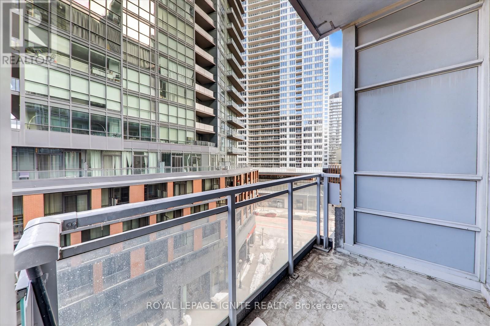 709 - 15 Bruyeres Mews, Toronto, Ontario  M5V 0A7 - Photo 17 - C12713300