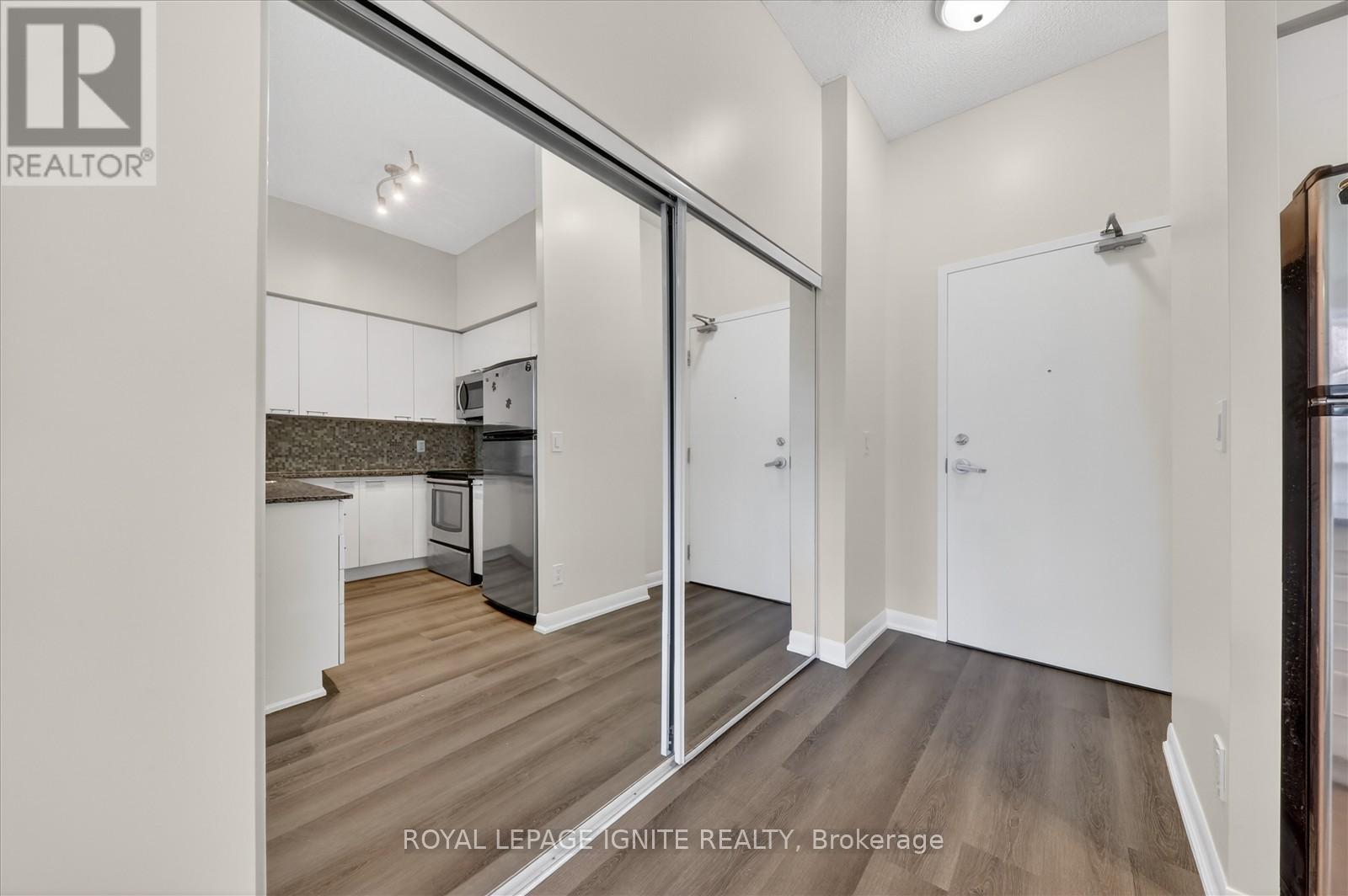 709 - 15 Bruyeres Mews, Toronto, Ontario  M5V 0A7 - Photo 8 - C12713300