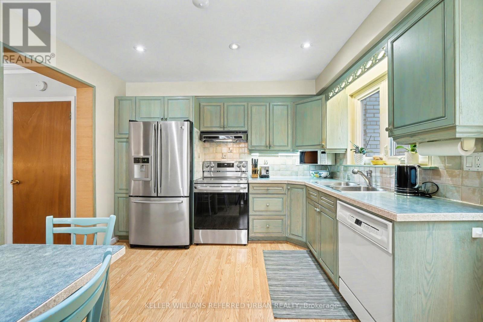 194 Woodsworth Road, Toronto, Ontario  M2L 2T1 - Photo 15 - C12713366