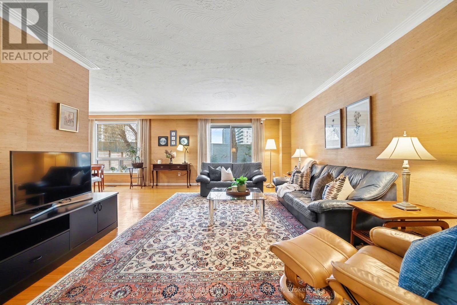 194 Woodsworth Road, Toronto, Ontario  M2L 2T1 - Photo 4 - C12713366