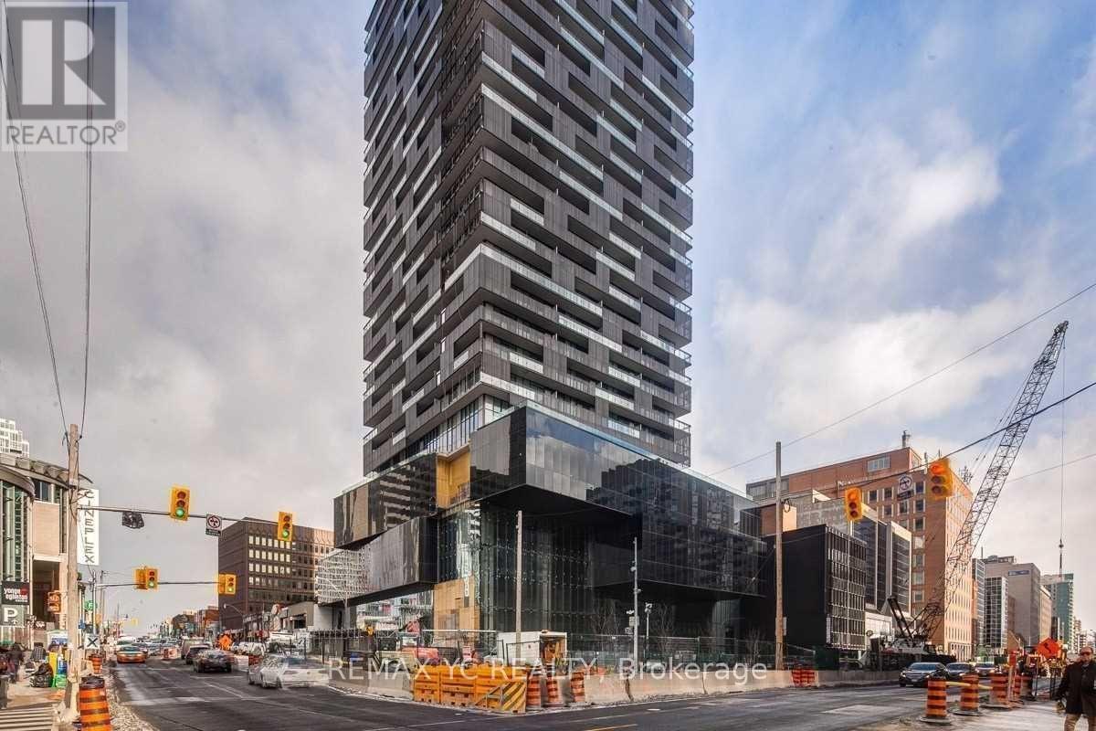 2104 - 8 EGLINTON AVENUE E, Toronto, Ontario