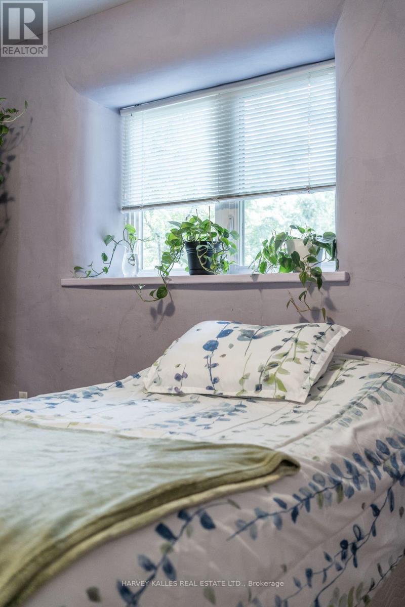 46 Barker Street, Prince Edward County, Ontario  K0K 2T0 - Photo 18 - X12281326