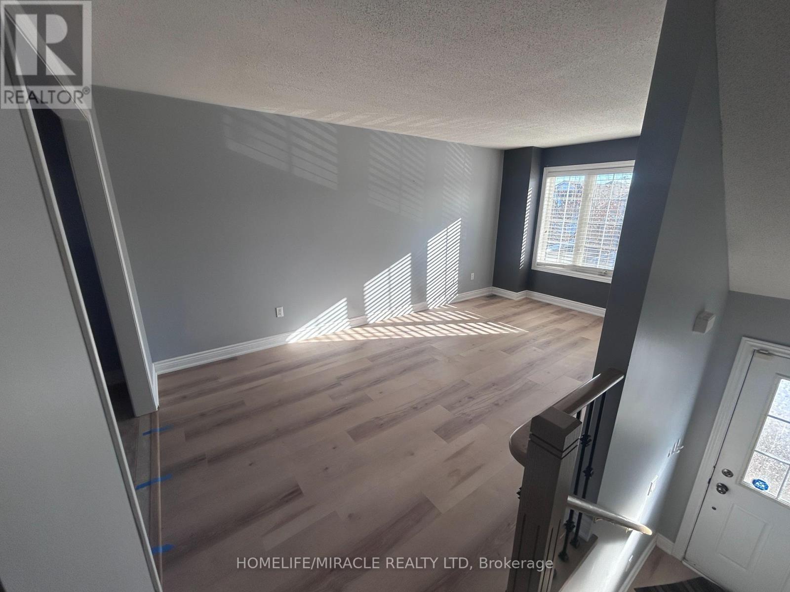 584 Falconridge Drive, Oshawa, Ontario  L1K 0B9 - Photo 3 - E12713342