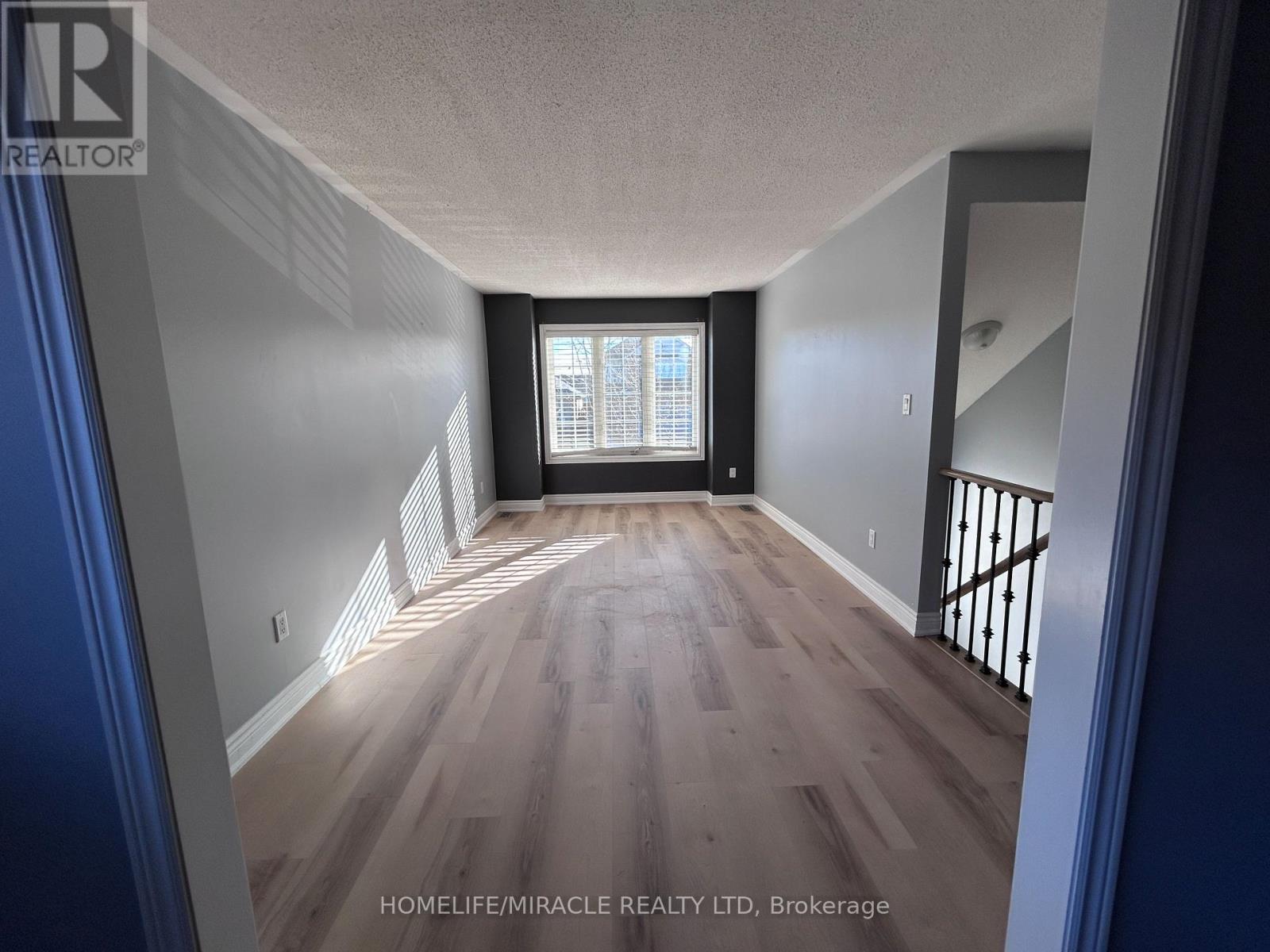 584 Falconridge Drive, Oshawa, Ontario  L1K 0B9 - Photo 4 - E12713342