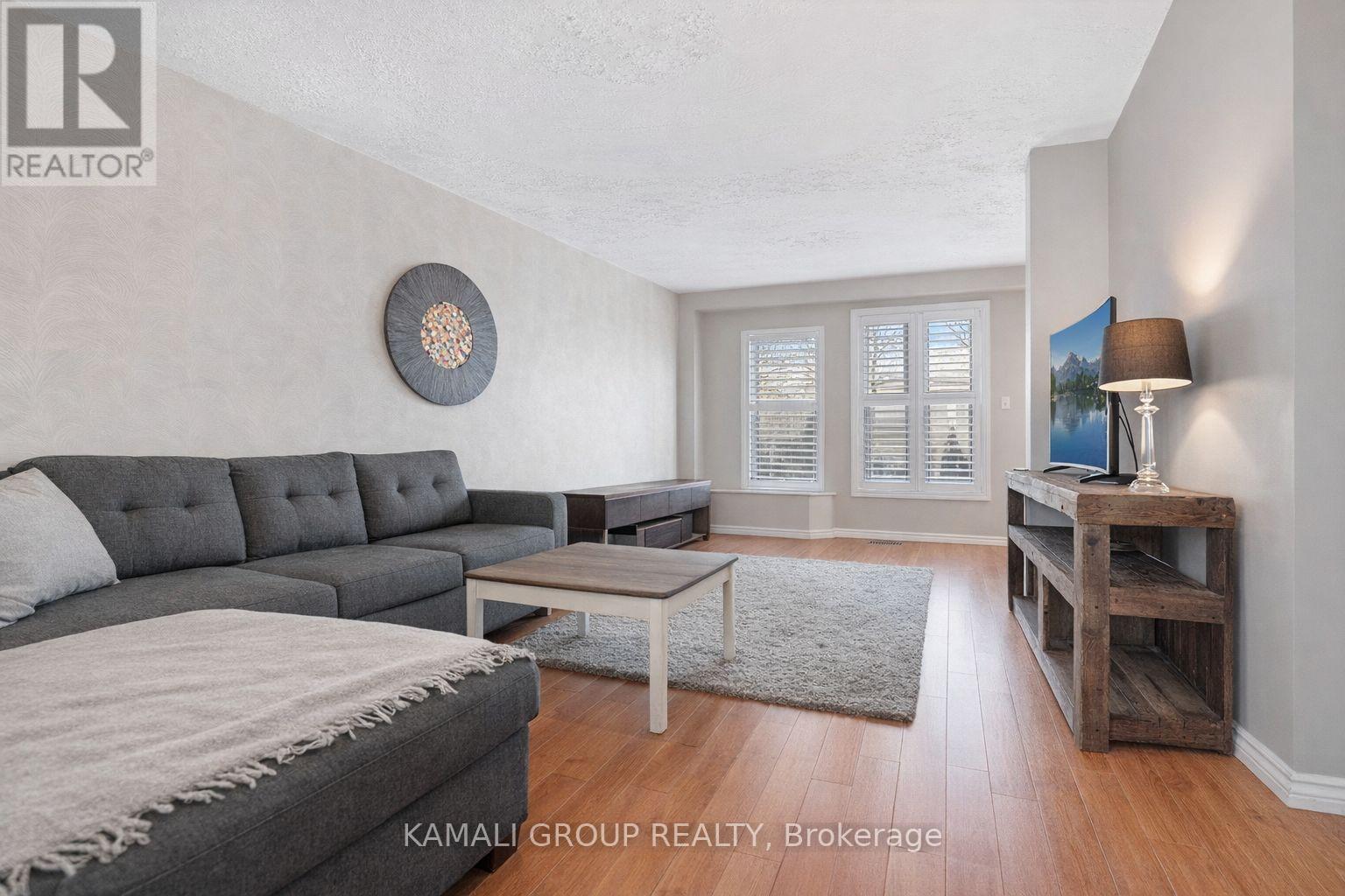 582 Lakeview Avenue, Oshawa, Ontario  L1J 1B1 - Photo 5 - E12713350