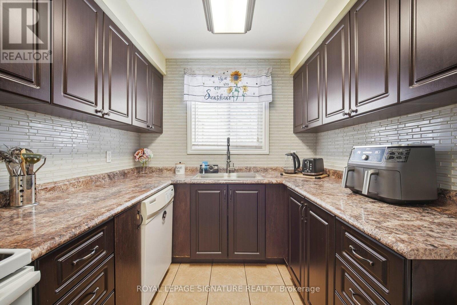 204 Medina Court, Oshawa, Ontario  L1J 7E1 - Photo 16 - E12713500