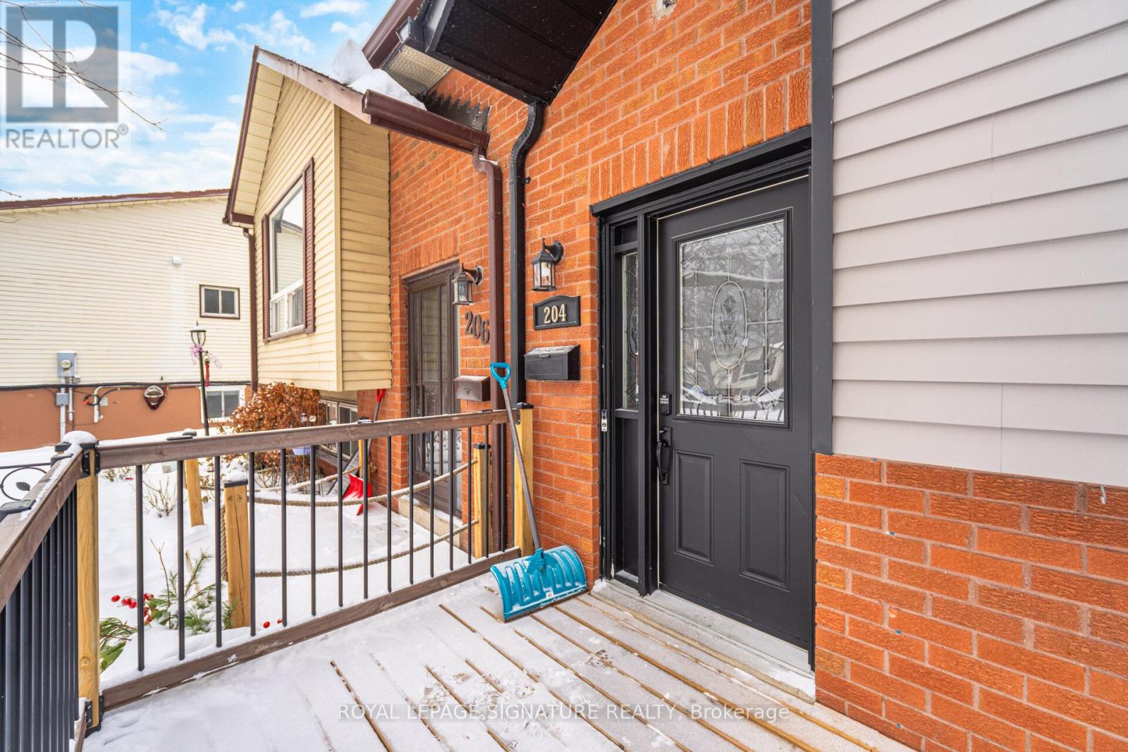 204 Medina Court, Oshawa, Ontario  L1J 7E1 - Photo 5 - E12713500