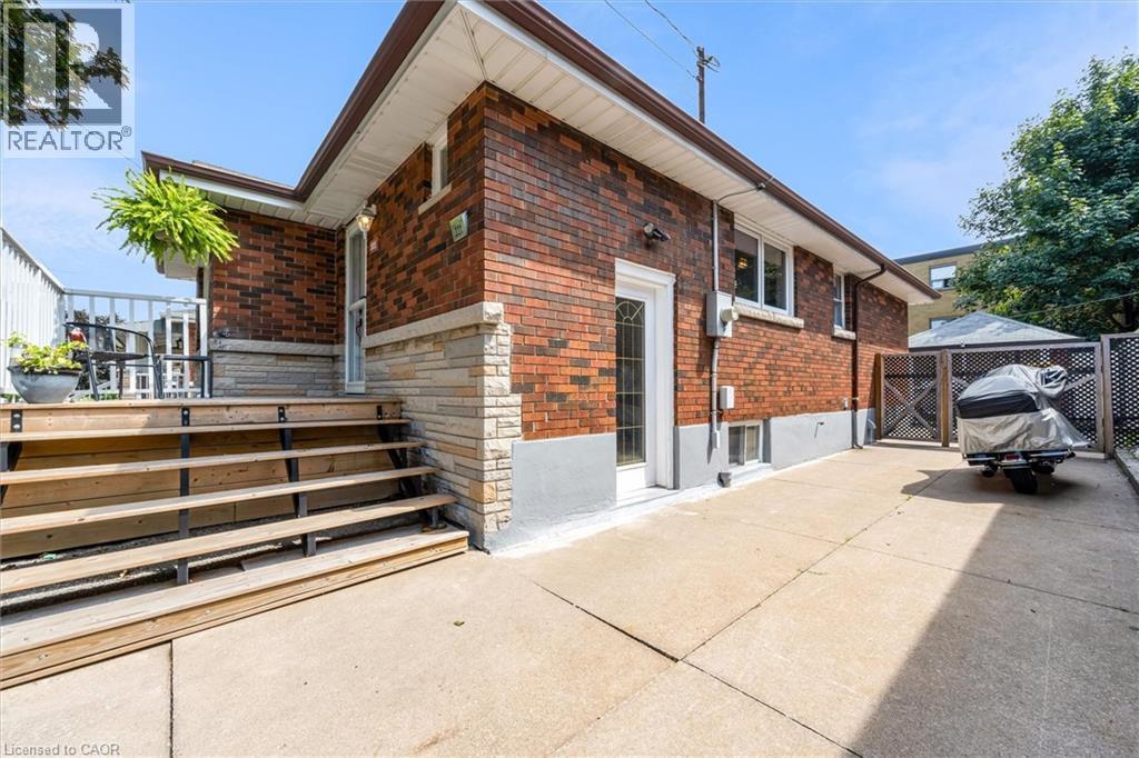 331 East 42nd Street, Hamilton, Ontario  L8T 3A6 - Photo 3 - 40799792