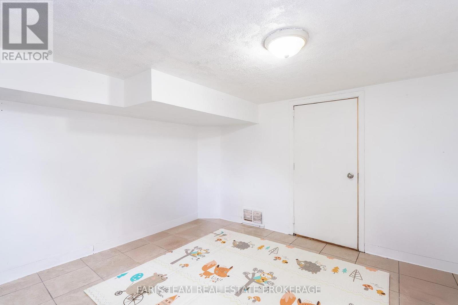 11 Park Avenue, East Gwillimbury, Ontario  L9N 1G9 - Photo 17 - N12713432