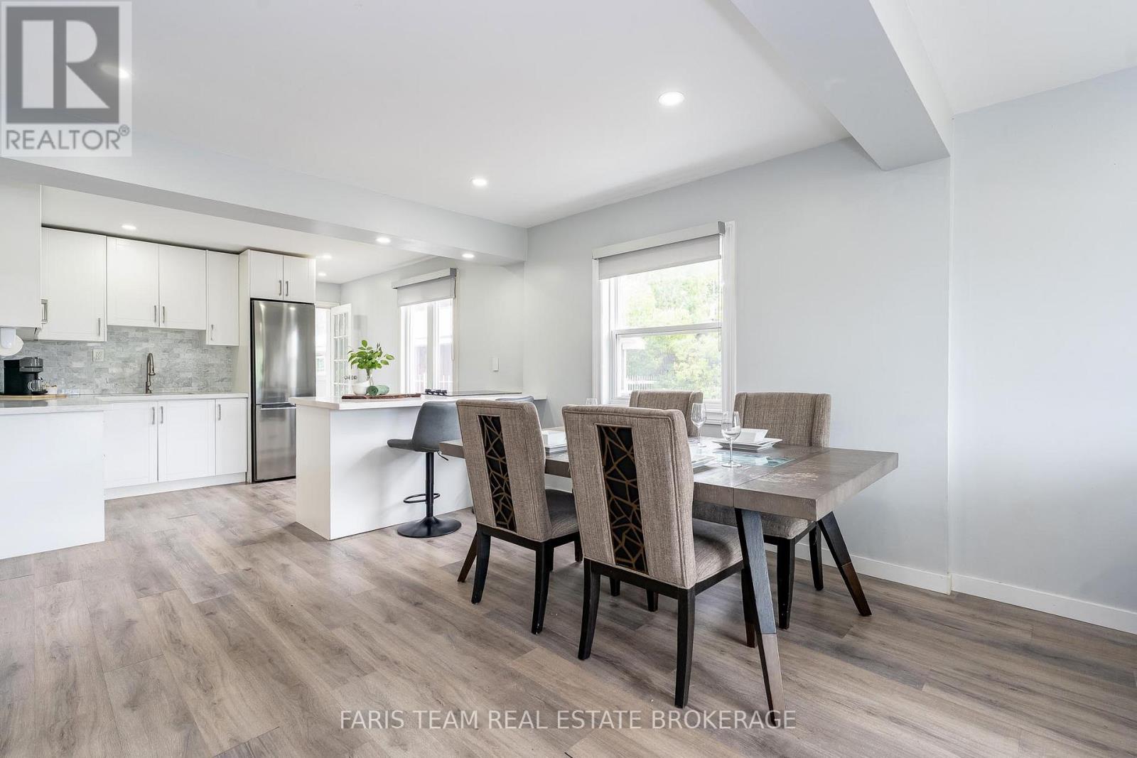 11 Park Avenue, East Gwillimbury, Ontario  L9N 1G9 - Photo 9 - N12713432