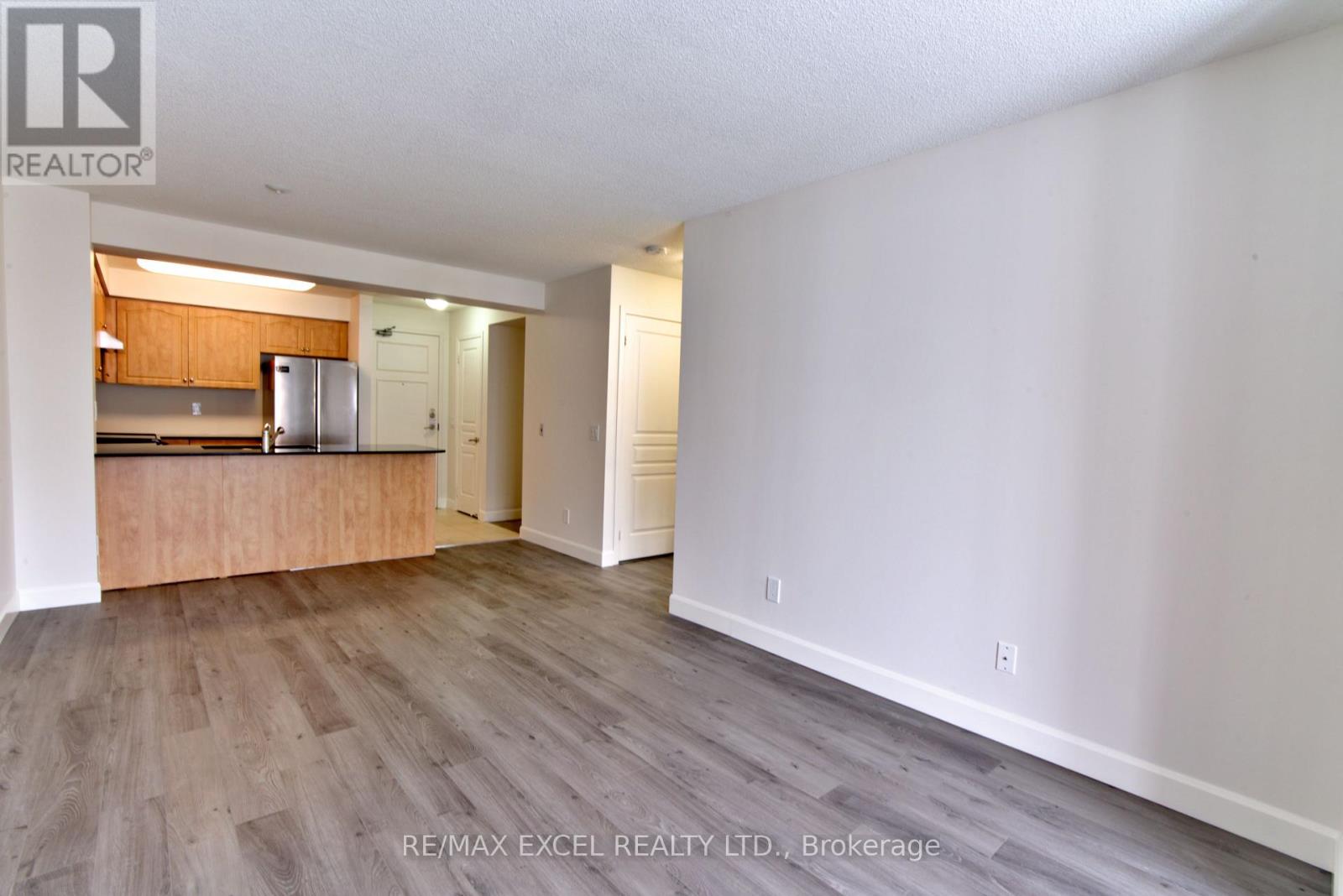 907 - 350 Red Maple Road, Richmond Hill, Ontario  L4C 0T5 - Photo 2 - N12713476