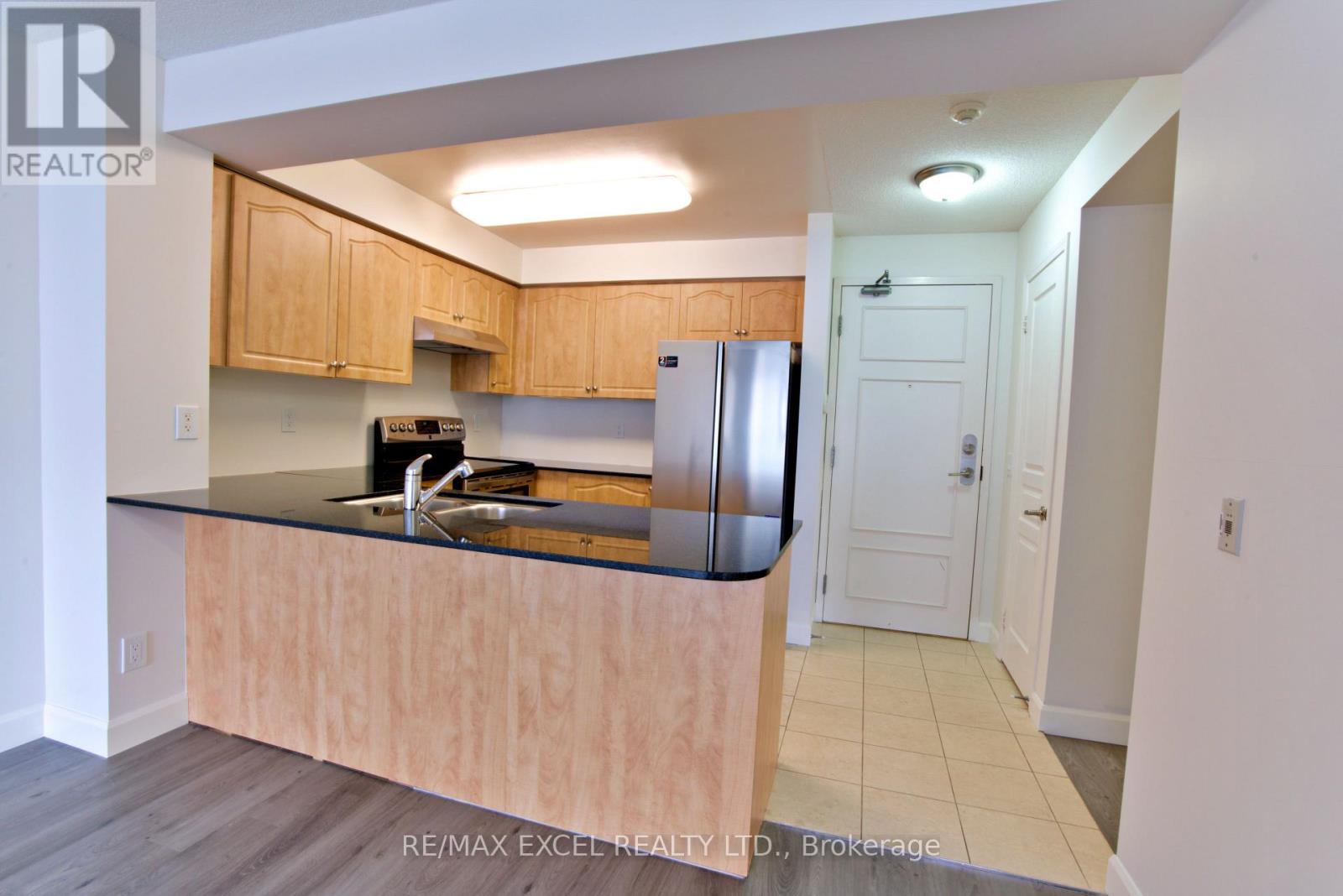 907 - 350 Red Maple Road, Richmond Hill, Ontario  L4C 0T5 - Photo 6 - N12713476