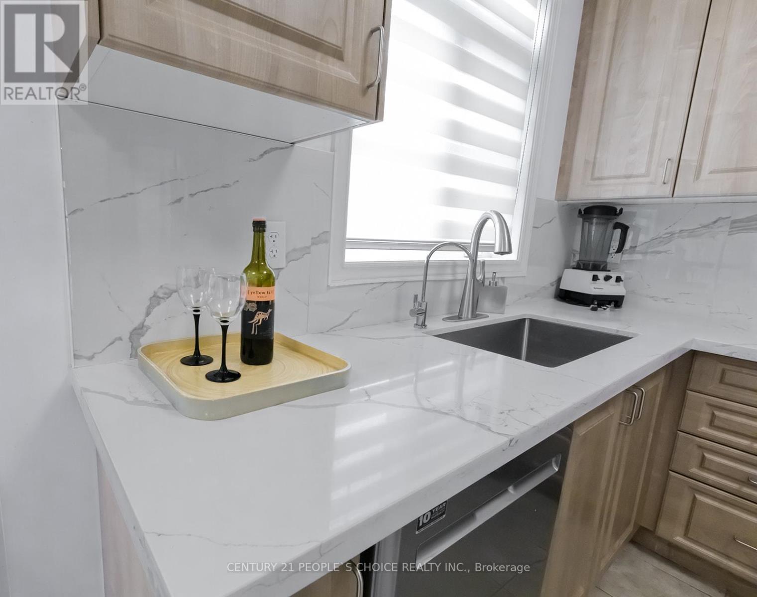 102 Roy Grove Way, Markham, Ontario  L6E 0T7 - Photo 12 - N12713498