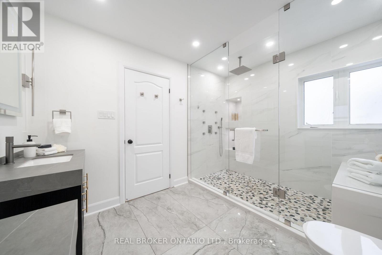 33 Carnoustie Crescent, Richmond Hill, Ontario  L4E 0A2 - Photo 22 - N12713514