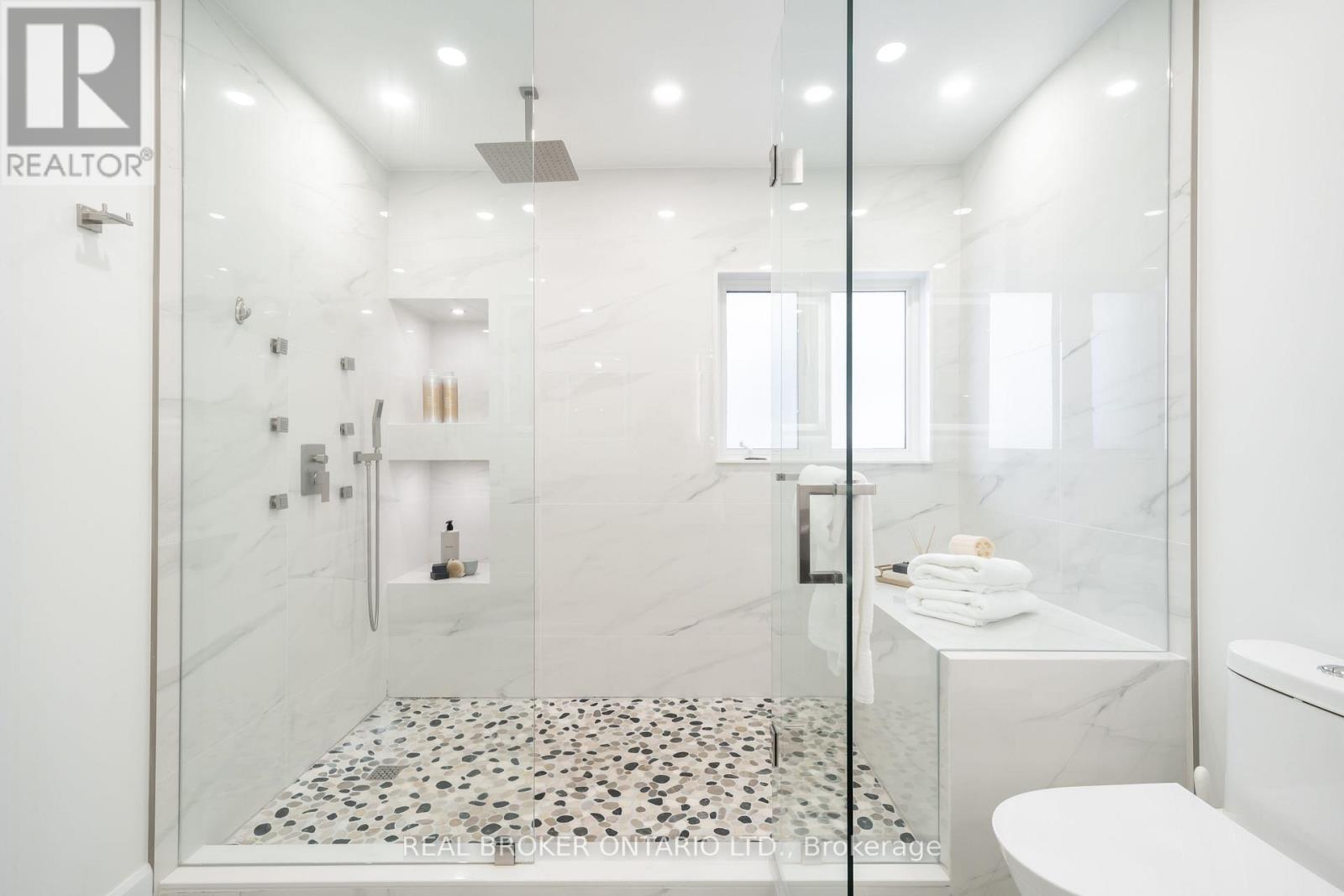 33 Carnoustie Crescent, Richmond Hill, Ontario  L4E 0A2 - Photo 23 - N12713514