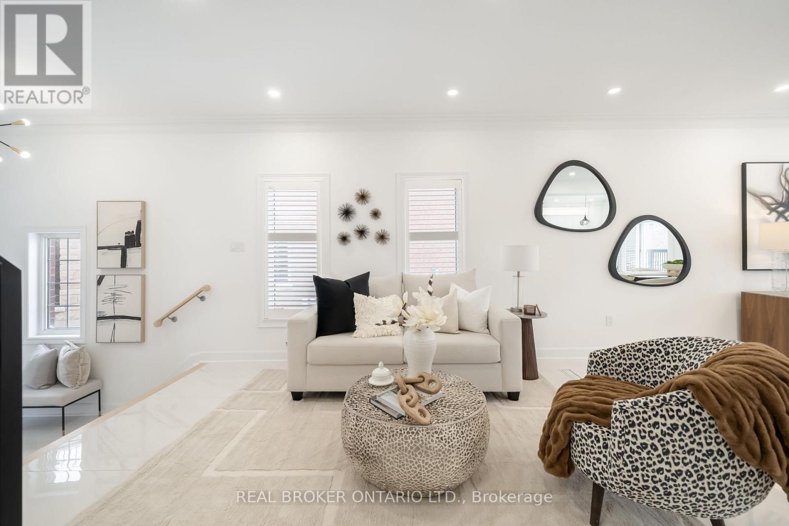 33 Carnoustie Crescent, Richmond Hill, Ontario  L4E 0A2 - Photo 3 - N12713514