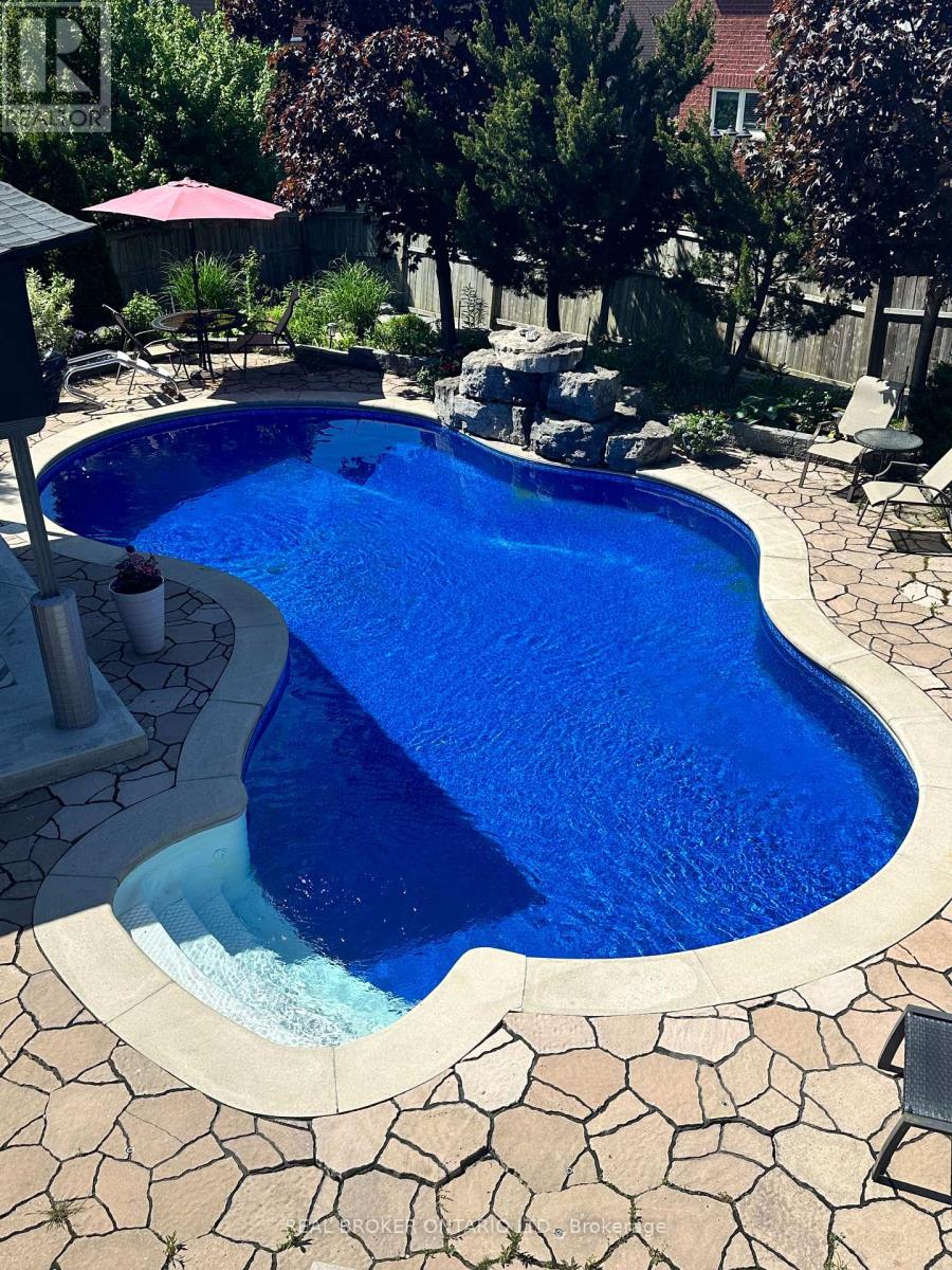 33 Carnoustie Crescent, Richmond Hill, Ontario  L4E 0A2 - Photo 39 - N12713514