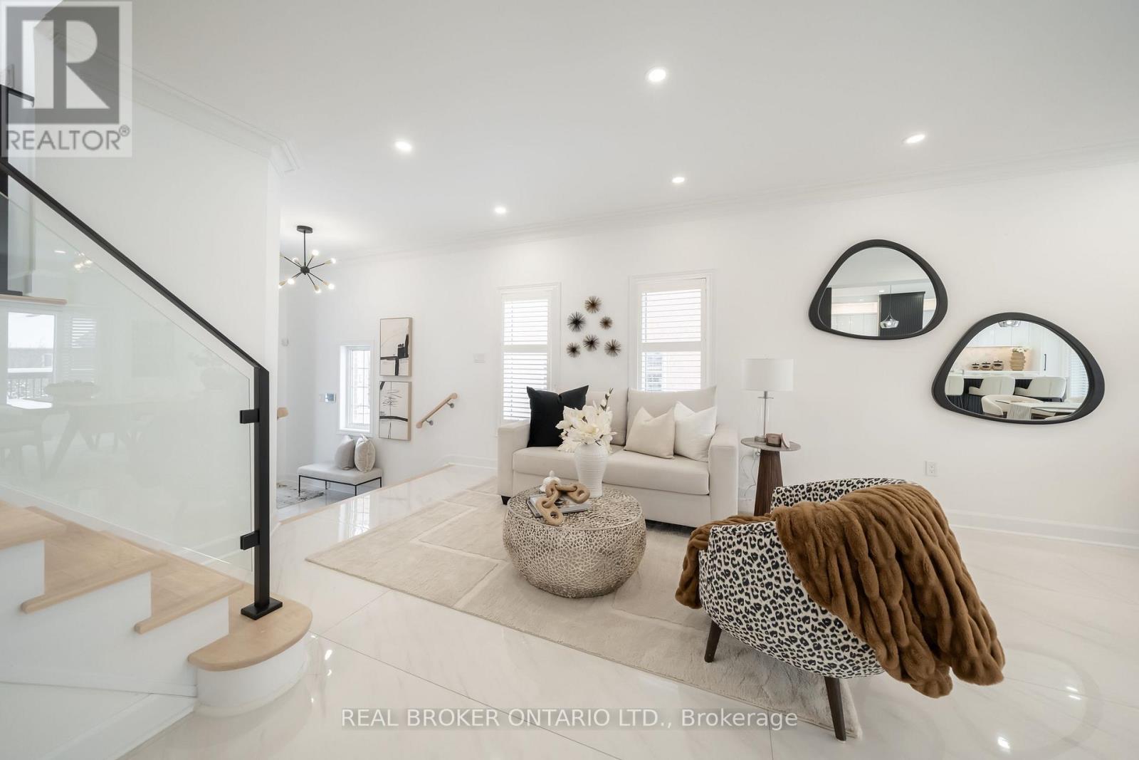 33 Carnoustie Crescent, Richmond Hill, Ontario  L4E 0A2 - Photo 4 - N12713514