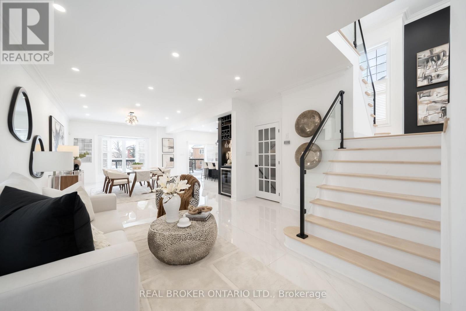 33 Carnoustie Crescent, Richmond Hill, Ontario  L4E 0A2 - Photo 6 - N12713514