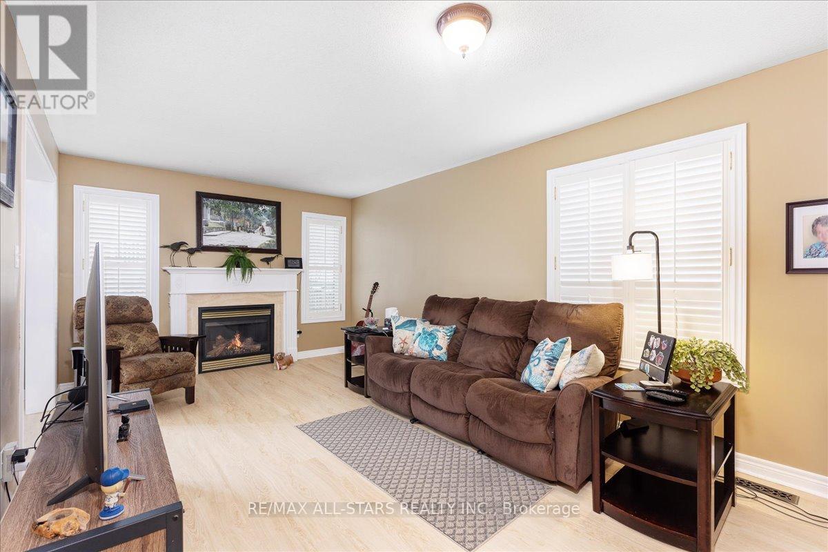 56 Ian Drive, Georgina, Ontario  L4P 4G9 - Photo 14 - N12713528