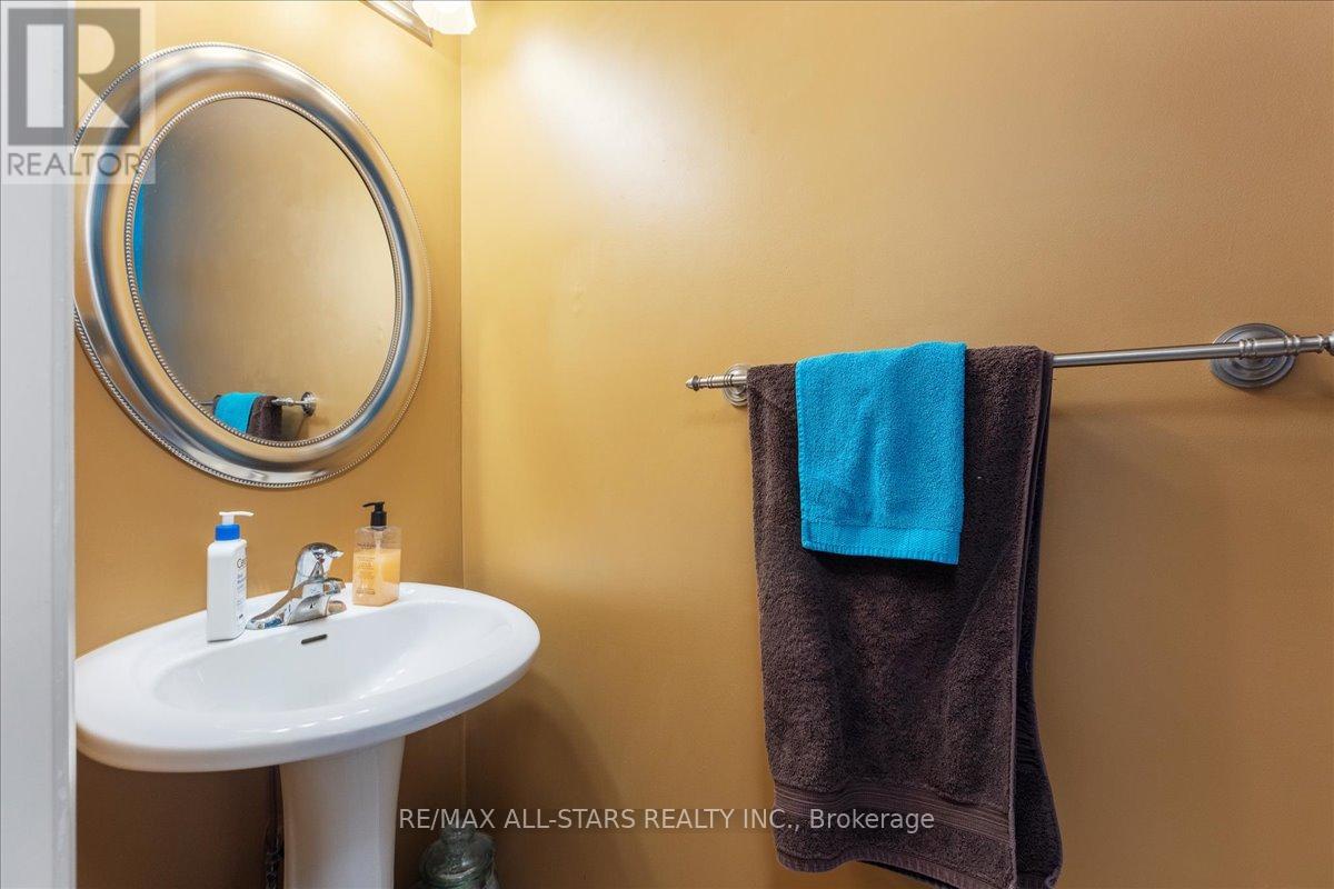 56 Ian Drive, Georgina, Ontario  L4P 4G9 - Photo 20 - N12713528