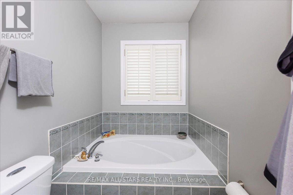 56 Ian Drive, Georgina, Ontario  L4P 4G9 - Photo 25 - N12713528