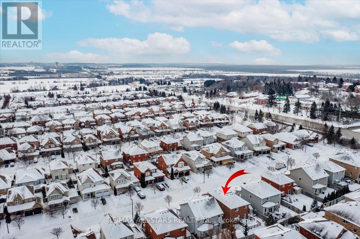 56 Ian Drive, Georgina, Ontario  L4P 4G9 - Photo 6 - N12713528