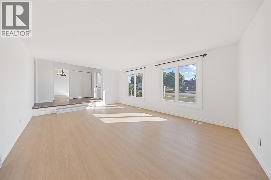 1345 Wiltshire Drive, Sarnia, Ontario  N7S 4P3 - Photo 4 - 26001517