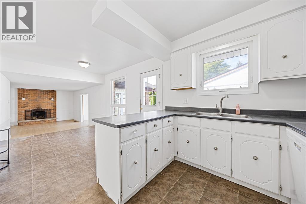 1345 Wiltshire Drive, Sarnia, Ontario  N7S 4P3 - Photo 8 - 26001517